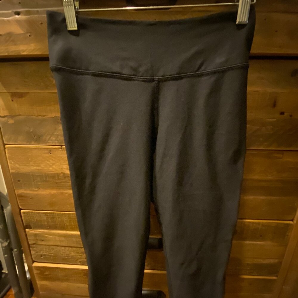 NIKE DRY FIT LEGGINGS. BLACK. Crop. Size Small